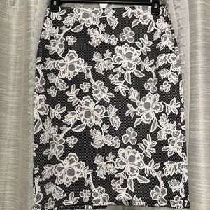 NYCC black & white mid length pencil skirt